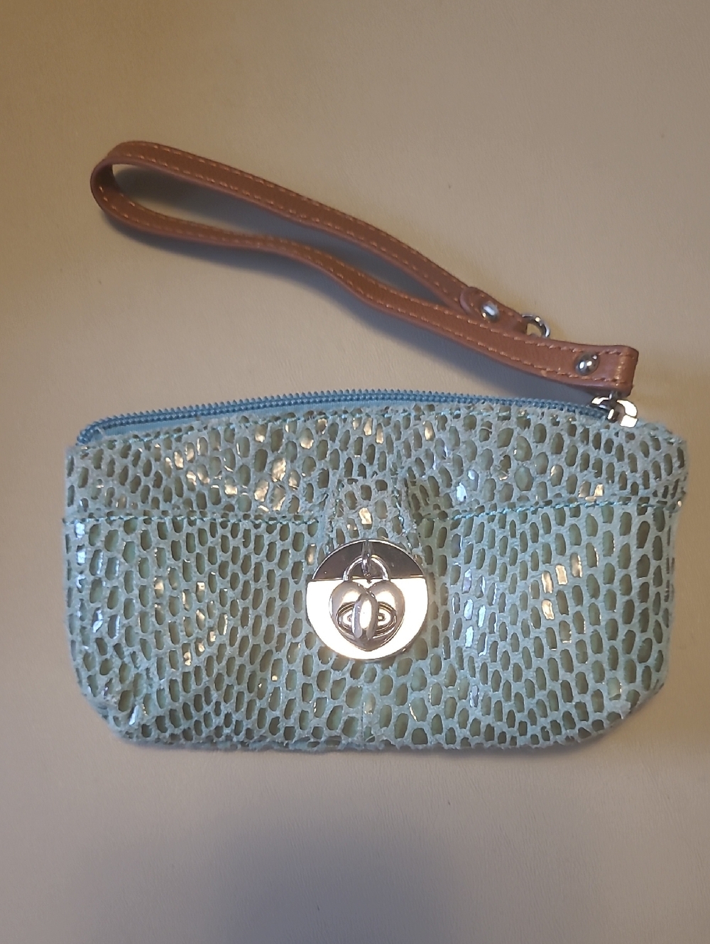 Sorial New York - Green Wristlet With Floral Lining.